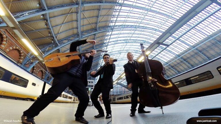 Un mariage tendance grâce à une formation de jazz manouche